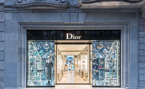 dior en barcelona|Dior inaugura nueva tienda en Barcelona.